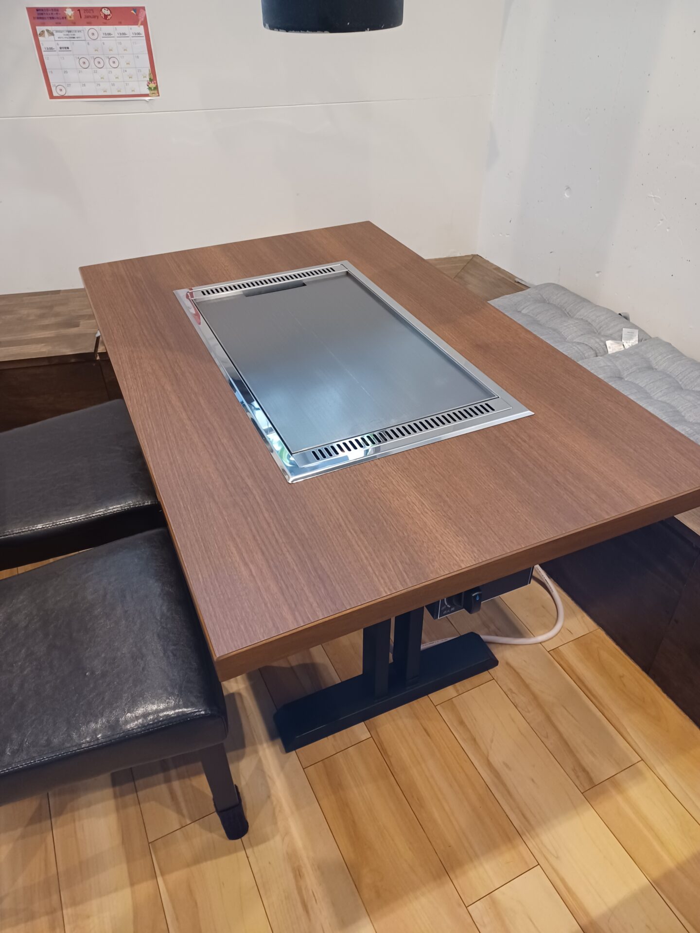 製品施工（ガス式客席鉄板テーブル） | 山文商行